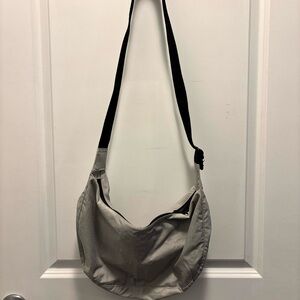 BAGGU Medium Nylon Crescent Bag